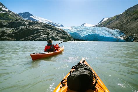 Der Yasin-Gletscher: Ein majestätischer Eisriese und ein wahres Paradies für Abenteurer!