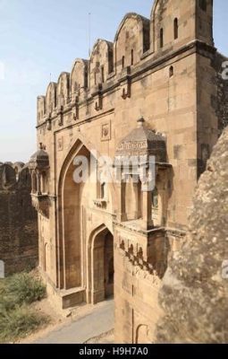  Die Rohtas Festung: Ein imposanter Zeuge der Geschichte im Herzen Pakistans!