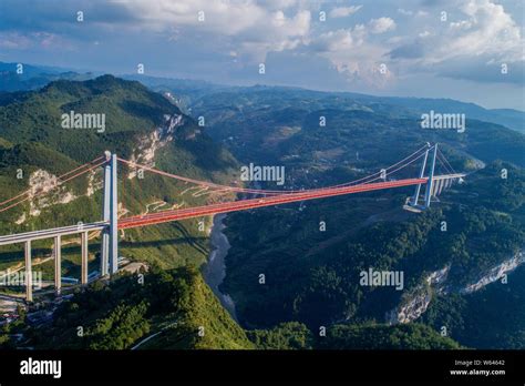 Die Qingshuihe-Brücke: Ein architektonisches Meisterwerk mit malerischer Aussicht!