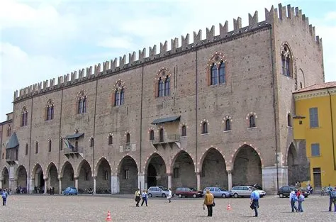 Der Palazzo Ducale: Ein Monument der Macht und Pracht in Mantua!